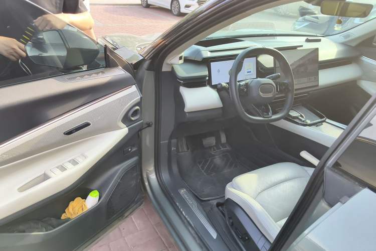 Used Lynk & Co 08 EM-P 2025 245km Ultra-Long Range Halo Driver Seat