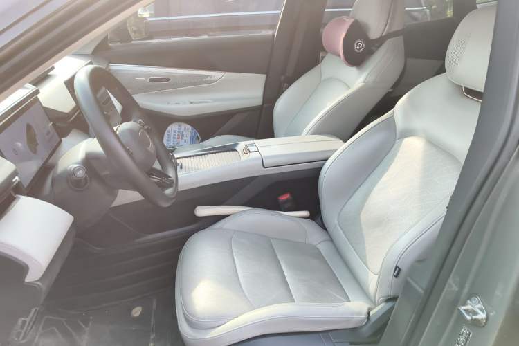 Used Lynk & Co 08 EM-P 2025 245km Ultra-Long Range Halo Left Front Seat