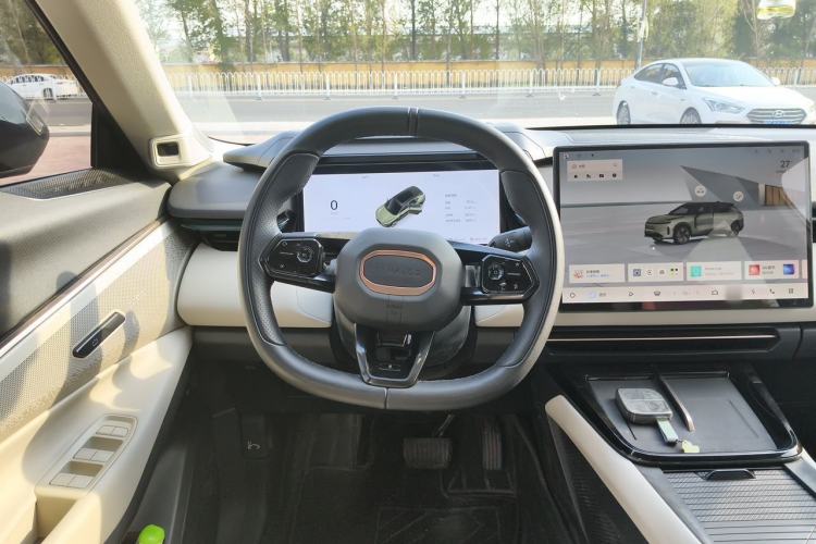 Used Lynk & Co 08 EM-P 2025 245km Ultra-Long Range Halo Steering Wheel