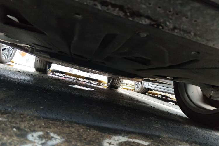 Used Lynk & Co 08 EM-P 2025 220 km All-Wheel-Drive Performance Halo Chassis Front