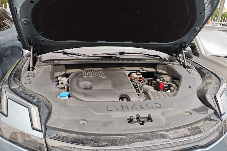 Used Lynk & Co 08 EM-P 2025 220 km All-Wheel-Drive Performance Halo Engine Bay