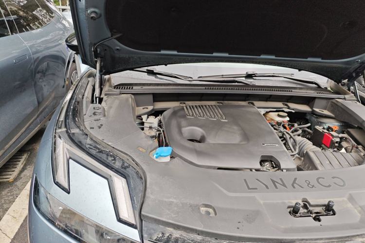 Used Lynk & Co 08 EM-P 2025 220 km All-Wheel-Drive Performance Halo Engine Bay Right