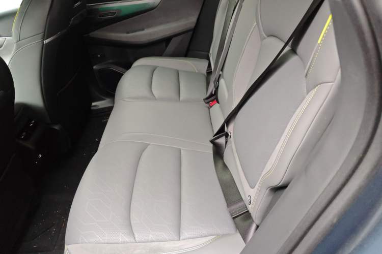 Used Lynk & Co 08 EM-P 2025 220 km All-Wheel-Drive Performance Halo Left Rear Seat