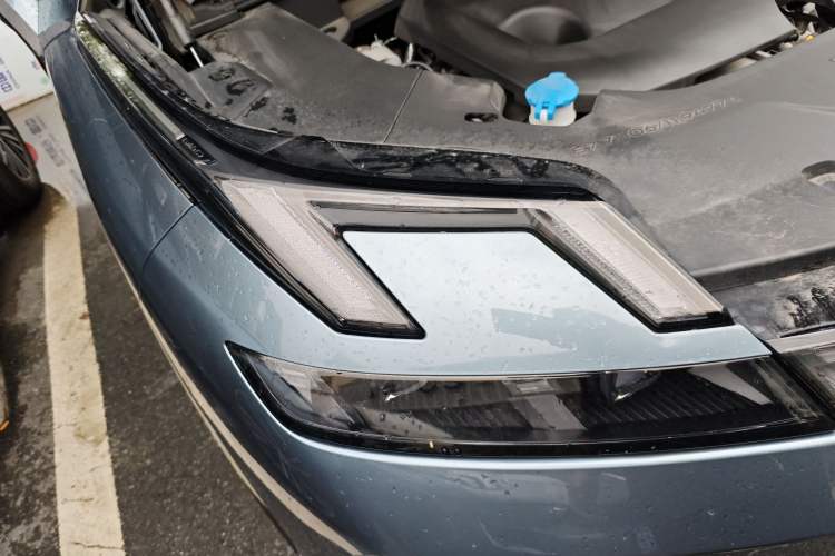 Used Lynk & Co 08 EM-P 2025 220 km All-Wheel-Drive Performance Halo Right Front Headlight
