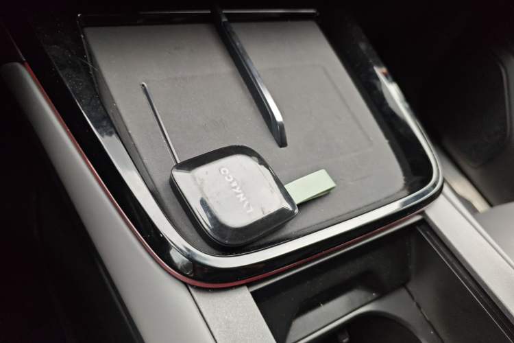 Used Lynk & Co 08 EM-P 2025 220 km All-Wheel-Drive Performance Halo Vehicle Key