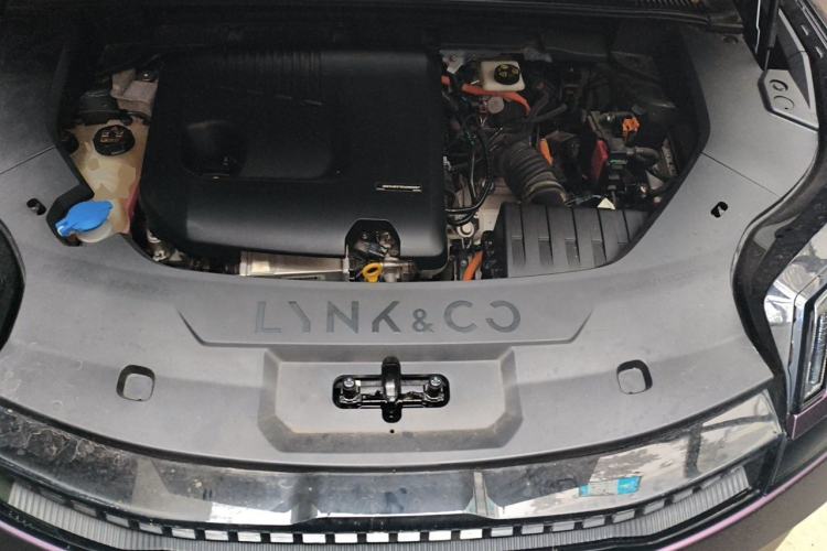 Used Lynk & Co 08 EM-P 2025 220 km All-Wheel-Drive Performance Halo Engine Bay