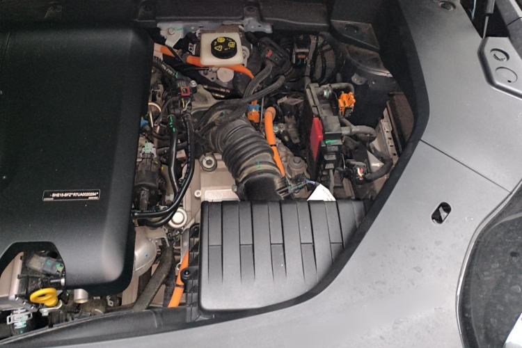 Used Lynk & Co 08 EM-P 2025 220 km All-Wheel-Drive Performance Halo Engine Bay Left