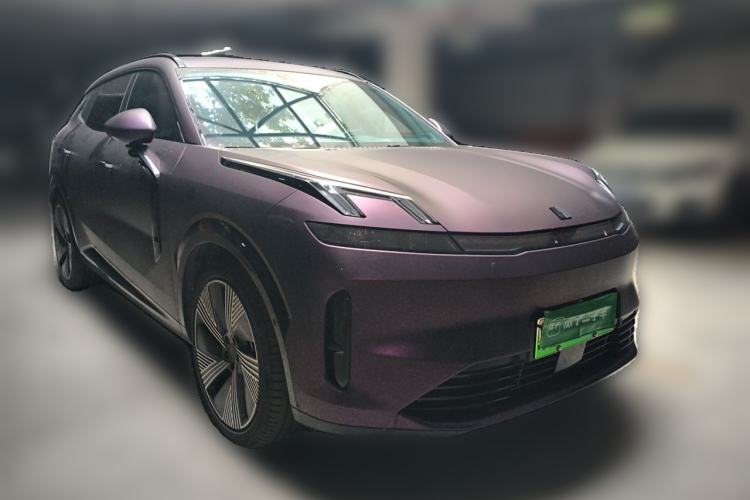 Used Lynk & Co 08 EM-P 2025 220 km All-Wheel-Drive Performance Halo Front Right 45 Deg