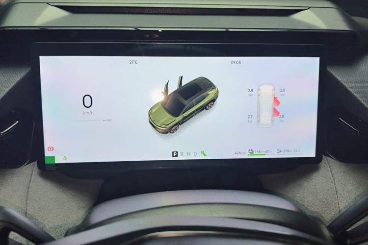 Used Lynk & Co 08 EM-P 2025 220 km All-Wheel-Drive Performance Halo Instrument Cluster