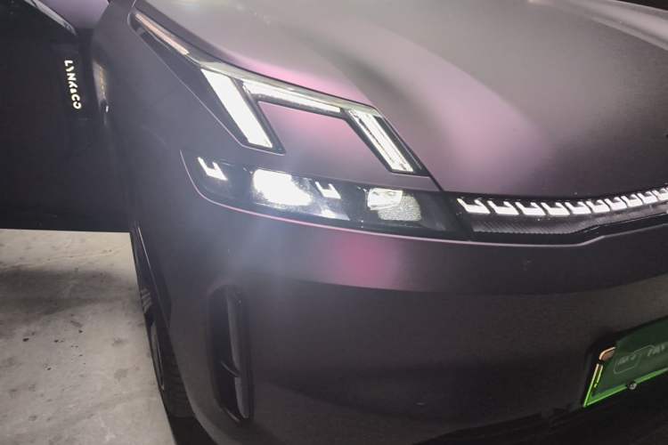 Used Lynk & Co 08 EM-P 2025 220 km All-Wheel-Drive Performance Halo Right Front Headlight