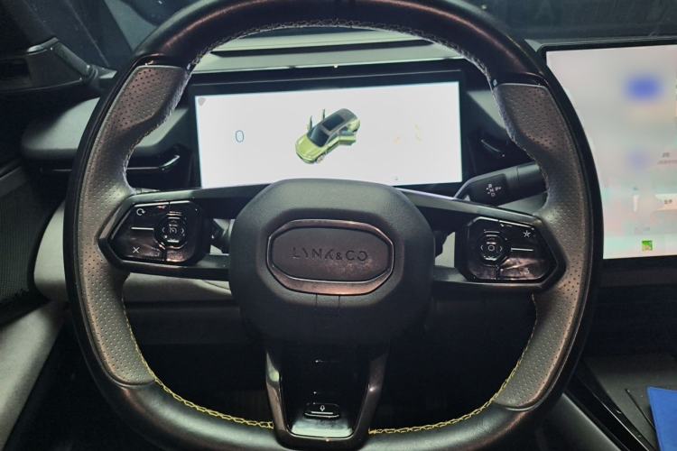 Used Lynk & Co 08 EM-P 2025 220 km All-Wheel-Drive Performance Halo Steering Wheel