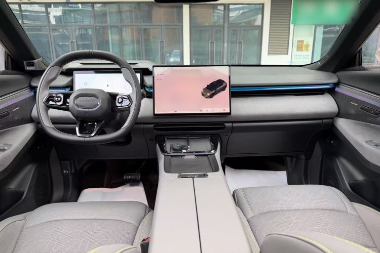 Used Lynk & Co 08 EM-P 2025 120km Long-Range Halo Center Console