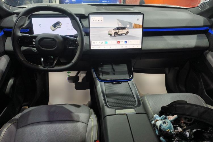 Used Lynk & Co 08 EM-P 2025 120km Long-Range Pro Center Console