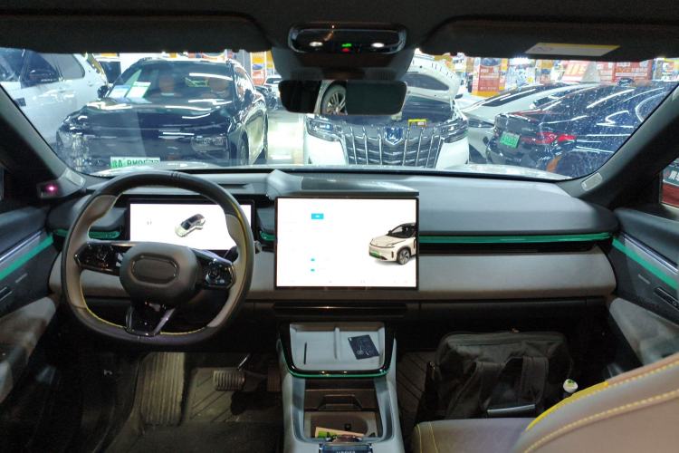Used Lynk & Co 08 EM-P 2025 245km Ultra-Long Range Halo Center Console