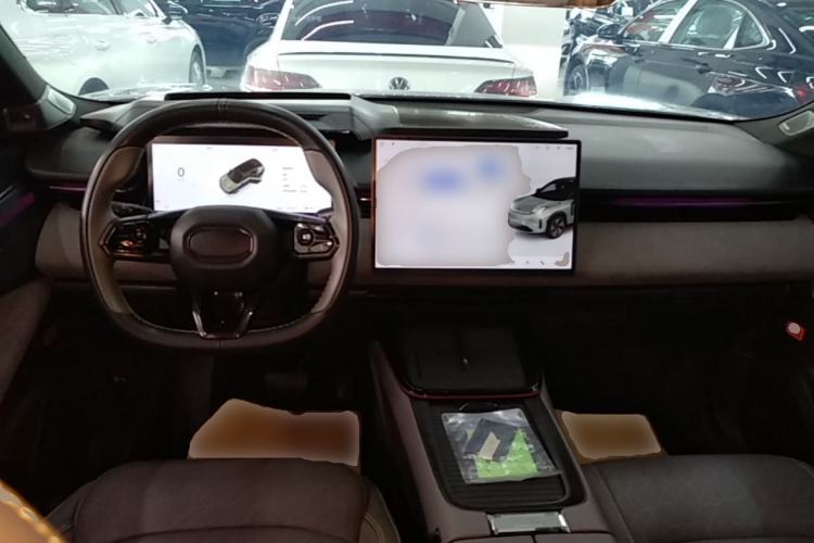 Used Lynk & Co 08 EM-P 2025 120km Long-Range Halo Center Console