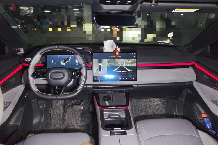 Used Lynk & Co 08 EM-P 2025 120km Long-Range Halo Center Console