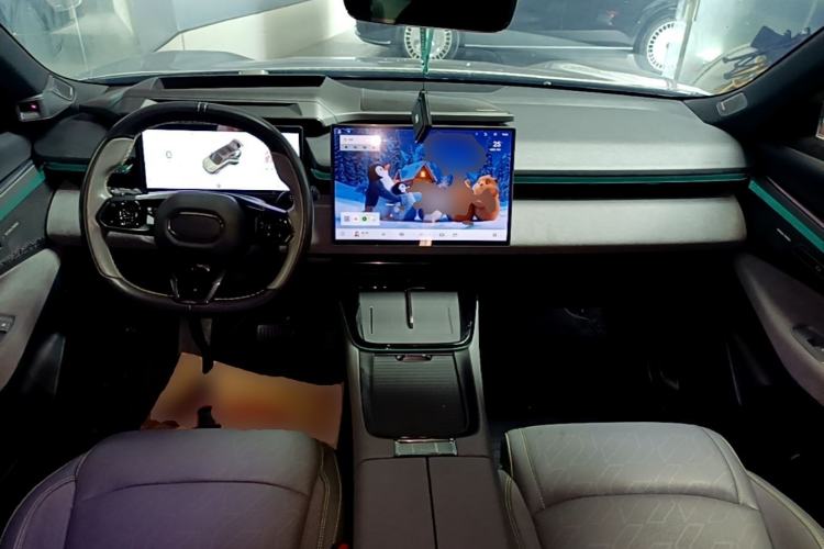 Used Lynk & Co 08 EM-P 2025 120km Long-Range Halo Center Console