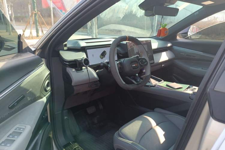 Used Lynk & Co 08 EM-P 2025 120km Long-Range Halo Driver Seat