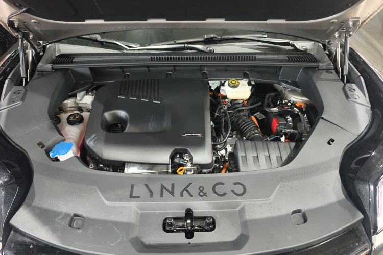 Used Lynk & Co 08 EM-P 2025 120km Long-Range Pro Engine Bay