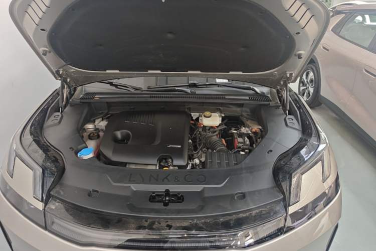 Used Lynk & Co 08 EM-P 2025 120km Long-Range Pro Engine Bay