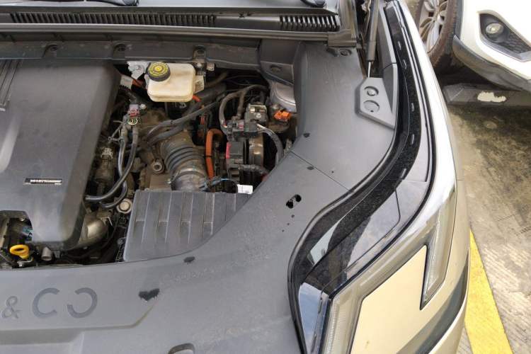 Used Lynk & Co 08 EM-P 2025 120km Long-Range Pro Engine Bay Left