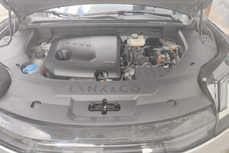Used Lynk & Co 08 EM-P 2025 120km Long-Range Pro Engine Bay