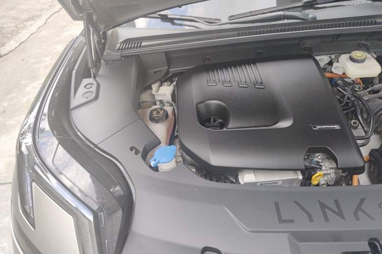 Used Lynk & Co 08 EM-P 2025 120km Long-Range Pro Engine Bay Right