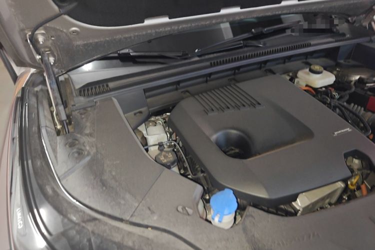 Used Lynk & Co 08 EM-P 2025 120km Long-Range Pro Engine Bay Right