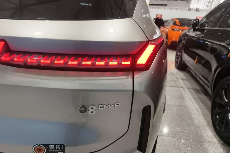 Used Lynk & Co 08 EM-P 2025 120km Long-Range Pro Exterior 3