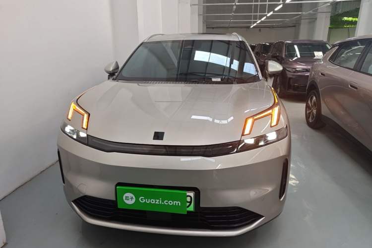 Used Lynk & Co 08 EM-P 2025 120km Long-Range Pro Front