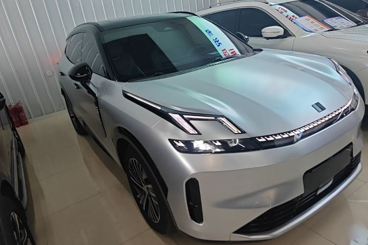 Used Lynk & Co 08 EM-P 2025 120km Long-Range Halo Front Right 45 Deg