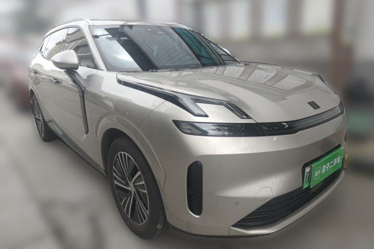 Used Lynk & Co 08 EM-P 2025 120km Long-Range Pro Front Right 45 Deg