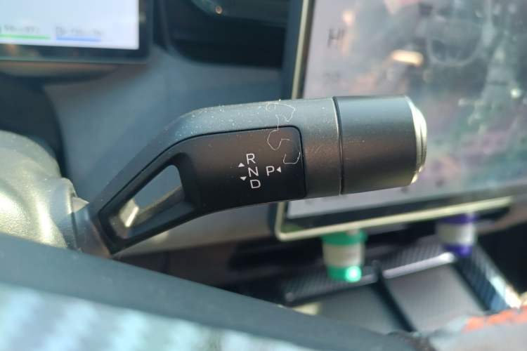 Used Lynk & Co 08 EM-P 2025 120km Long-Range Halo Gear Lever