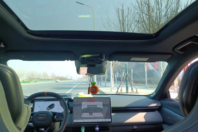 Used Lynk & Co 08 EM-P 2025 120km Long-Range Halo Headliner