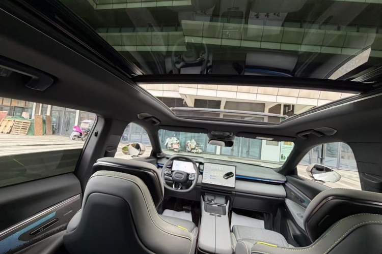 Used Lynk & Co 08 EM-P 2025 120km Long-Range Halo Headliner