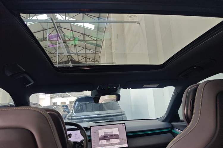 Used Lynk & Co 08 EM-P 2025 120km Long-Range Pro Headliner