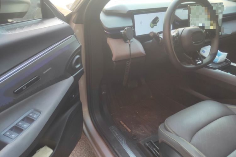 Used Lynk & Co 08 EM-P 2025 120km Long-Range Pro Interior 3