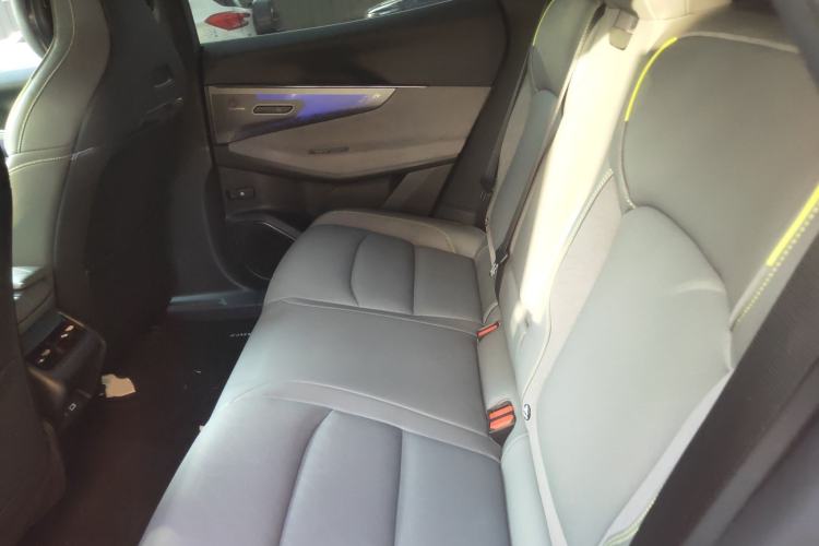 Used Lynk & Co 08 EM-P 2025 120km Long-Range Pro Interior 4