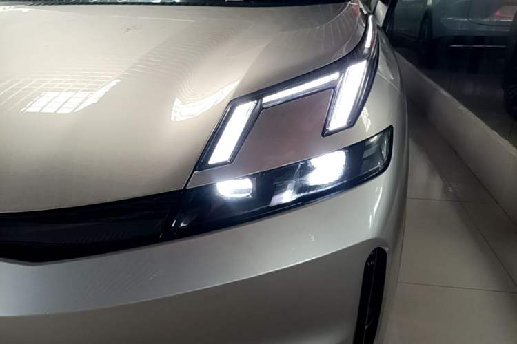 Used Lynk & Co 08 EM-P 2025 120km Long-Range Halo Left Front Headlight
