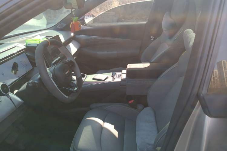Used Lynk & Co 08 EM-P 2025 120km Long-Range Halo Left Front Seat