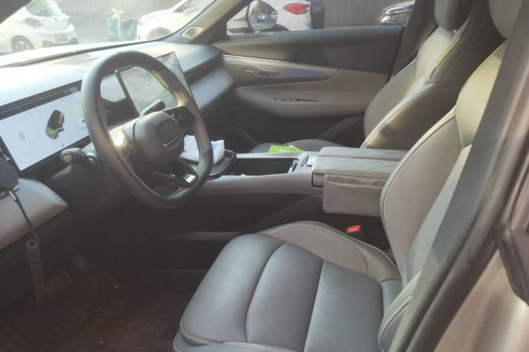 Used Lynk & Co 08 EM-P 2025 120km Long-Range Pro Left Front Seat