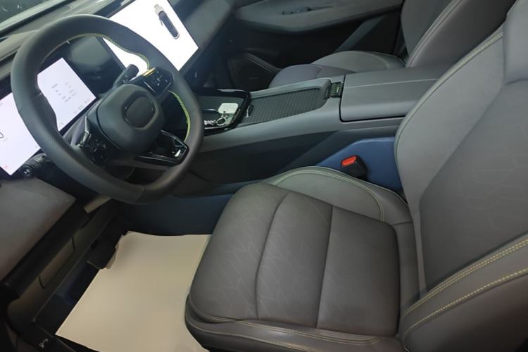 Used Lynk & Co 08 EM-P 2025 120km Long-Range Halo Left Front Seat