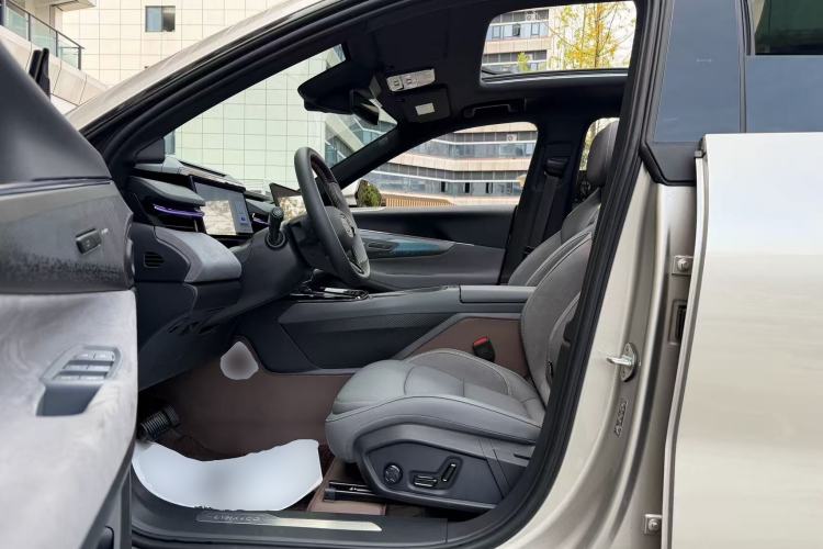 Used Lynk & Co 08 EM-P 2025 120km Long-Range Halo Left Front Seat