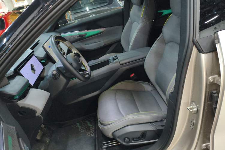 Used Lynk & Co 08 EM-P 2025 245km Ultra-Long Range Halo Left Front Seat