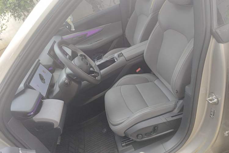 Used Lynk & Co 08 EM-P 2025 120km Long-Range Pro Left Front Seat