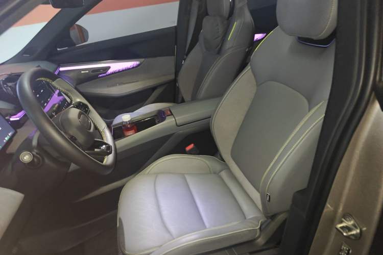 Used Lynk & Co 08 EM-P 2025 120km Long-Range Pro Left Front Seat