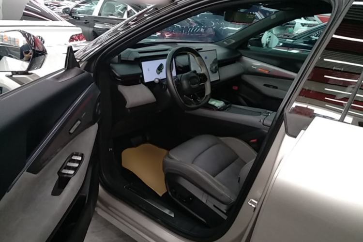 Used Lynk & Co 08 EM-P 2025 120km Long-Range Halo Left Front Seat