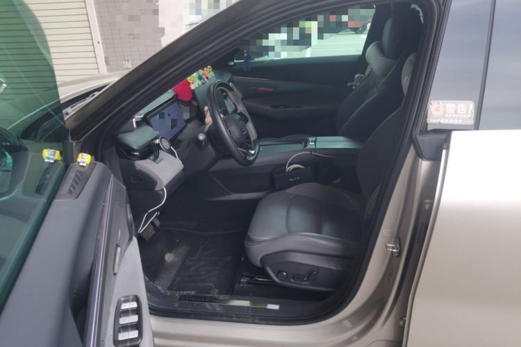 Used Lynk & Co 08 EM-P 2025 120km Long-Range Halo Left Front Seat