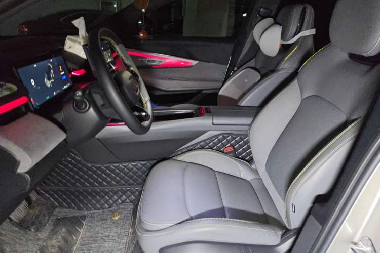 Used Lynk & Co 08 EM-P 2025 120km Long-Range Halo Left Front Seat