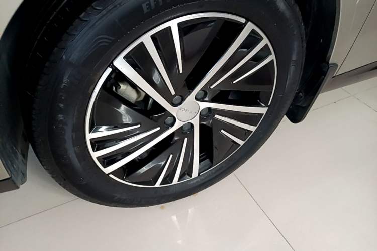 Used Lynk & Co 08 EM-P 2025 120km Long-Range Halo Left Front Wheel Hub